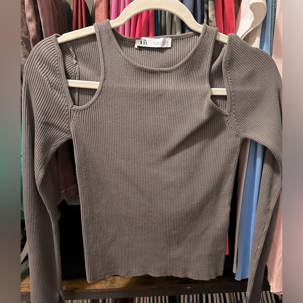 Zara long sleeve top - Size M